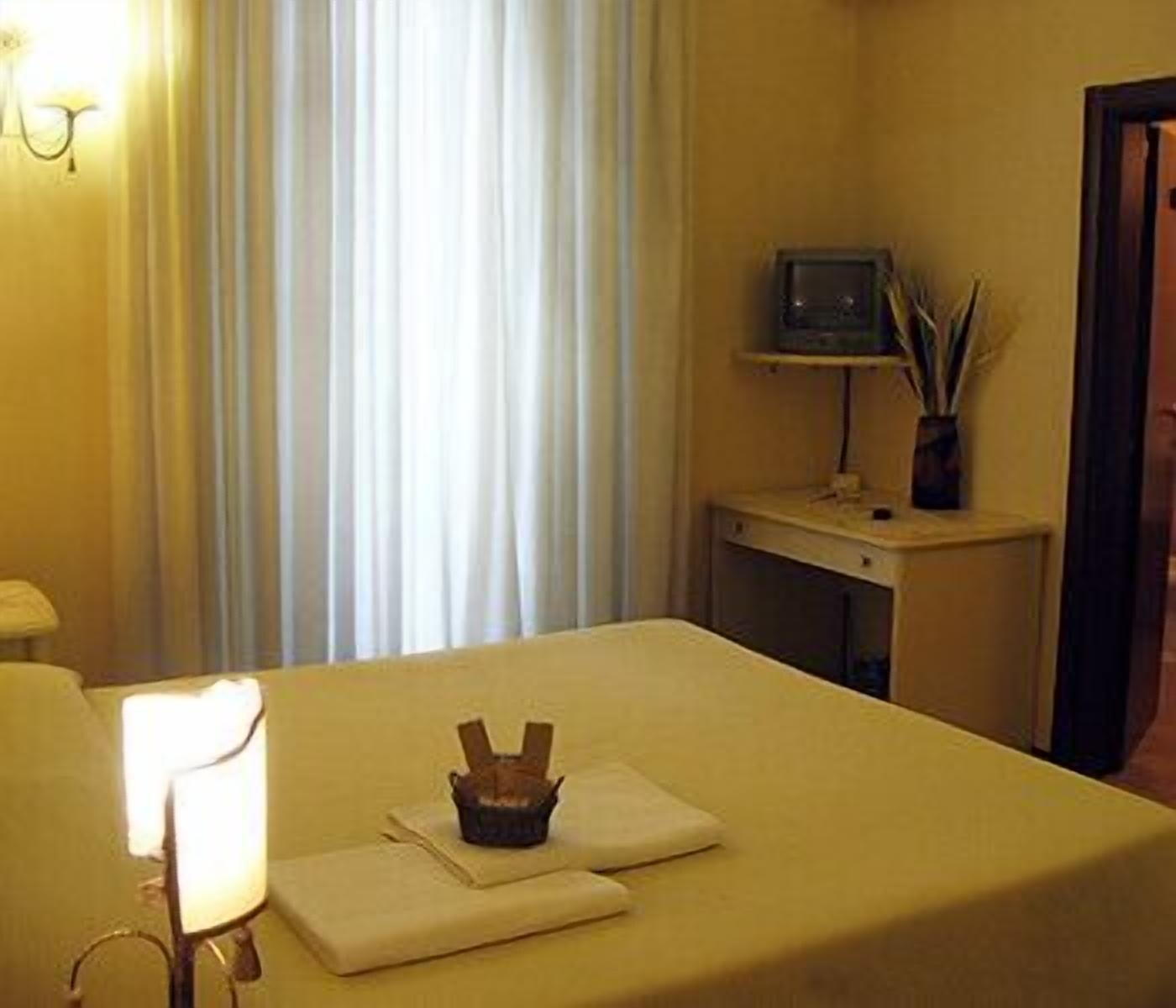 B&B La Dimora Di Nettuno 나폴리 외부 사진