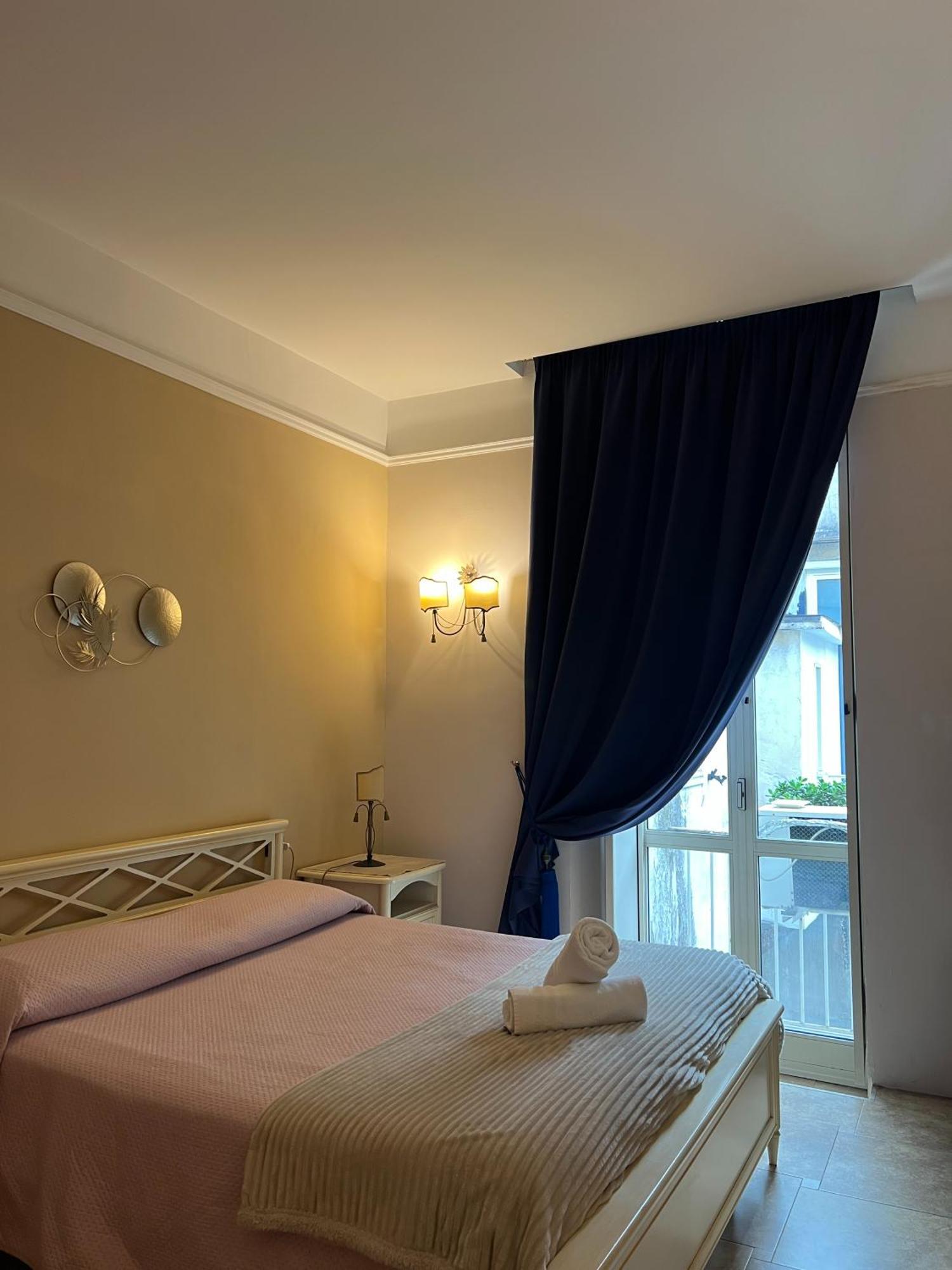 B&B La Dimora Di Nettuno 나폴리 외부 사진