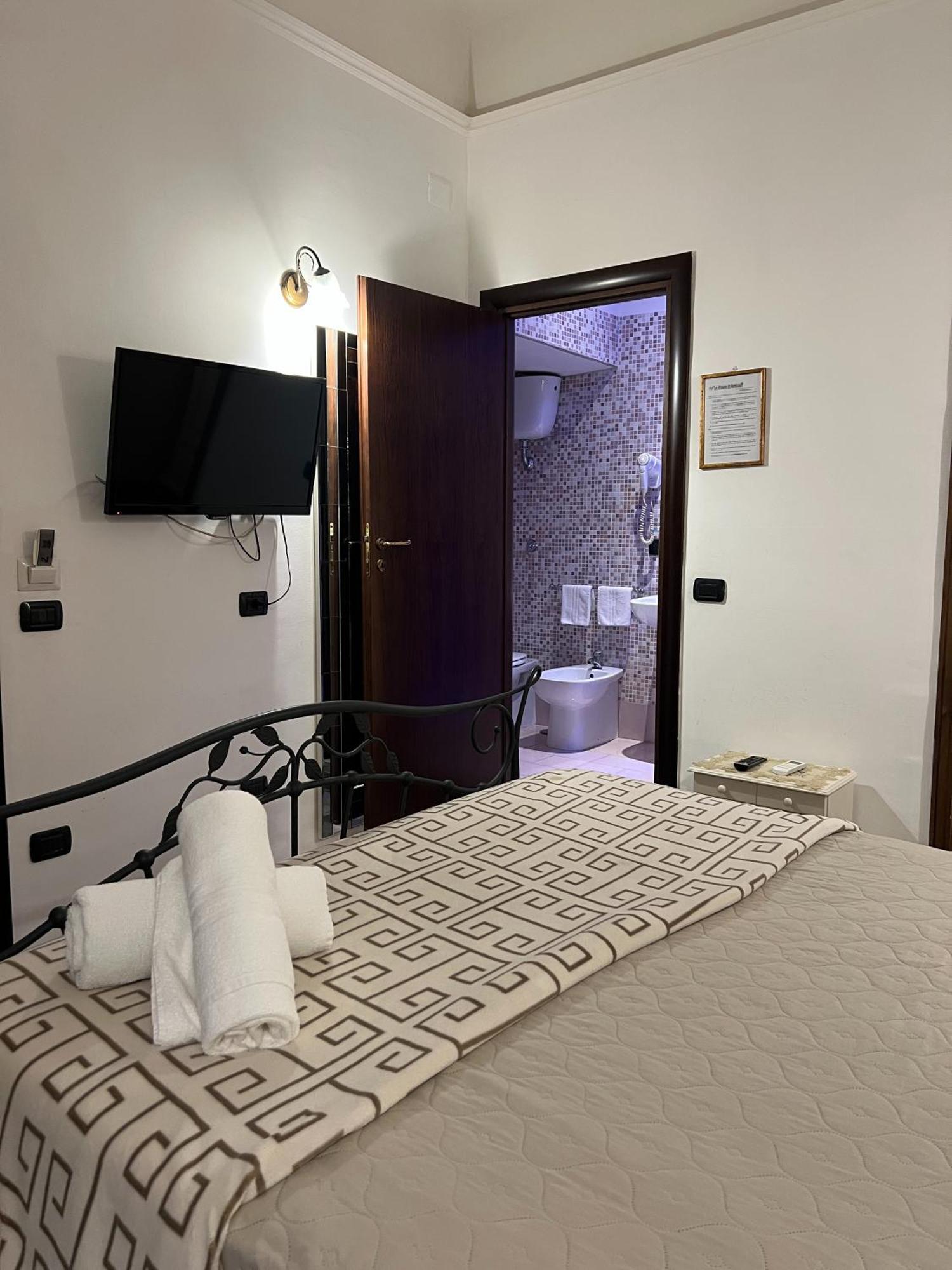 B&B La Dimora Di Nettuno 나폴리 외부 사진